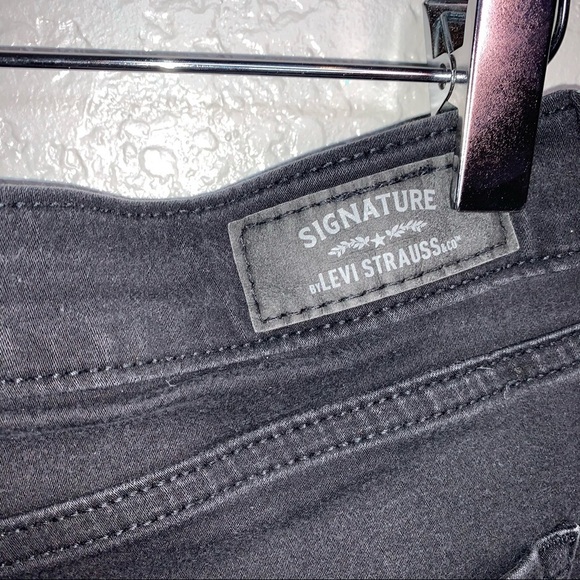 Levi’s High Rise Signature Black Shorts - Picture 7 of 9